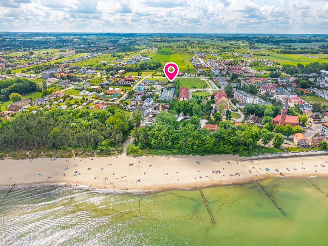 Ośrodek na tle wybrzeża